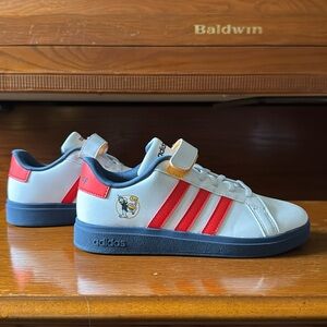 NWOT Disney x Adidas Donald Duck Sneakers, Kids 3